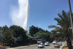 انفجار أنبوب مياه يغرق الطريق السريع بين بن عكنون وزرالدة !