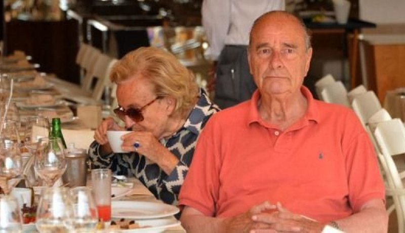 وزيرة فرنسية سابقة تعلن وفاة شيراك وعائلته تكذّب