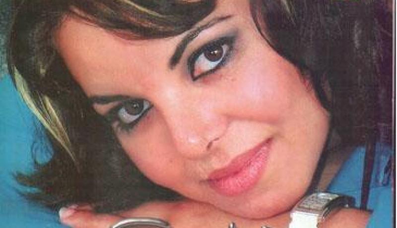 الشابة “فاتي” تكذب الإشاعات وتعود بـ”قلبك مافيهش الشون”
