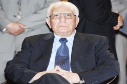 الشاذلي‮ ‬في‮ ‬باريس للعلاج