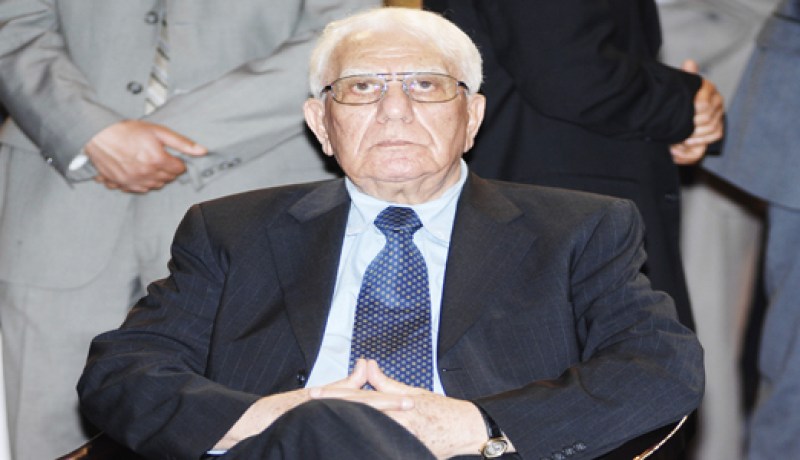 الشاذلي‮ ‬في‮ ‬باريس للعلاج