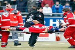 عمري‮ ‬الشادلي‮ ‬يصاب بكسر مزدوج في‮ ‬الساق وينهي‮ ‬الموسم مع فرانكفورت