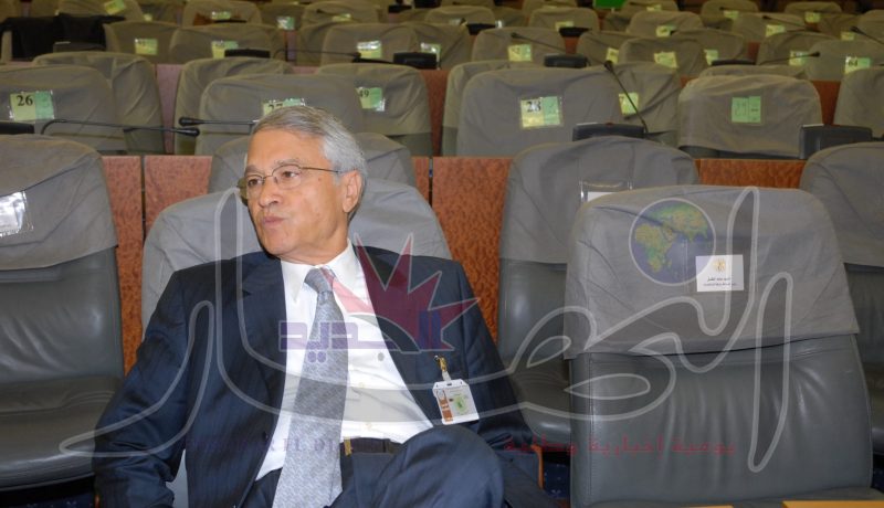 شكيب خليل يعود إلى الواجهة