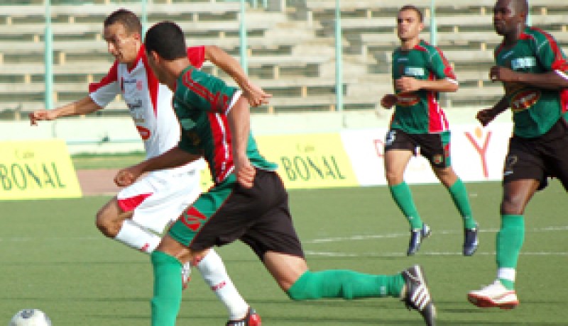 فيما أكد استعداده لمواجهة الاتحاد في بولوغين…عمروس يمنح الصكوك للاعبيه عشية الداربي