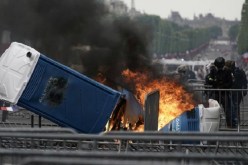 فرنسا: اشتباكات بين الشرطة ومحتجي السترات الصفراء في باريس