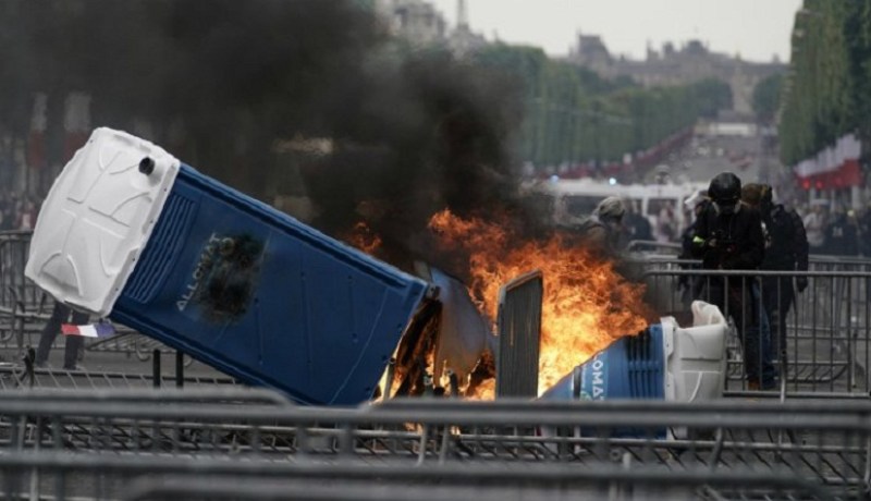 فرنسا: اشتباكات بين الشرطة ومحتجي السترات الصفراء في باريس