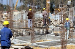 الأمين العام لفيدرالية عمال البناء والأشغال العمومية لـ”النهار”:إدماج 7 آلاف عامل مؤقت في مناصب عمل مستقرة من أصل 9 آلاف عامل و 6 آلاف دج منحة الأكل بالنسبة لعمال الأشغال العمومية و170 دج منحة النقل لعمال البناء والأشغال العمومية يوميا