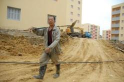 مؤجرو العتاد والعمال الصينيون يدخلون في إضراب ويشلون قاعدة الحياة  في حمام البيبان بالبرج