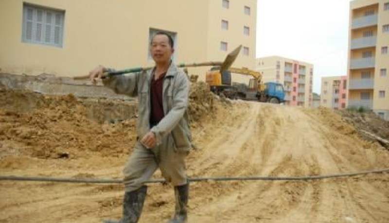 مؤجرو العتاد والعمال الصينيون يدخلون في إضراب ويشلون قاعدة الحياة  في حمام البيبان بالبرج