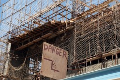 رغم أن أصحاب المقاولات يجنون الأموال بالشكارة، إلا أنه عندما يتعلق الأمر بسلامة عمالهم يلجأون لمثل هذه التقشفات لتأمين ورشاتهم.