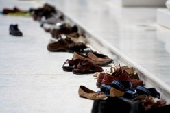 بائـــع سمـــك متهـــم بسرقــــة حـــذاء رياضــــي من مسجـــد الإيمـــان في ڤالمــــة