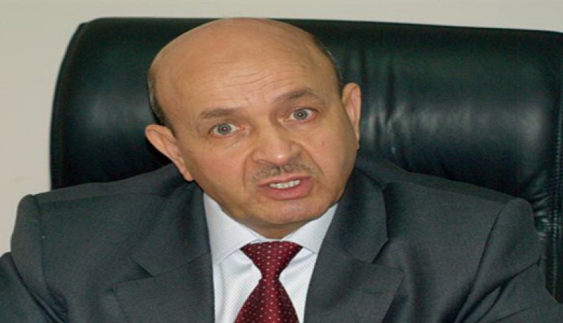 جالس على نار وأسرع من الكار