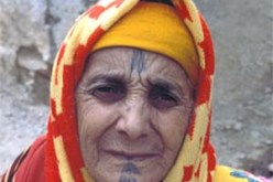 رغم أنها تسبب الارتعاش وتؤدي إلى الموت : نساء هرمات متشبثات بعاداتهن في تعاطي الشمة