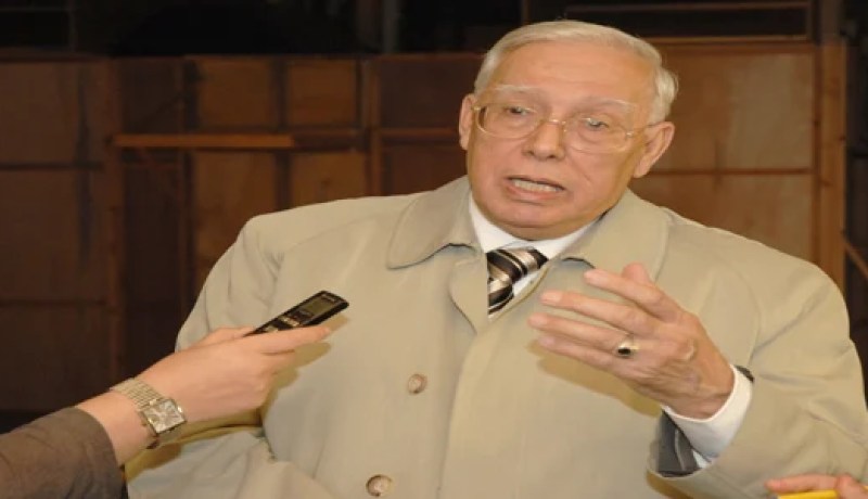 شريف عباس‮ ‬يمنع اللغة الفرنسية