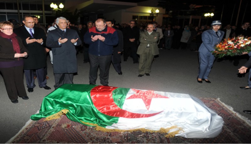 جثمان الفنان شريف خدام يوارى التراب بمسقط رأسه