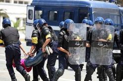 قوات مكافحة الشغب توقف 8 أشخاص من المعتصمين أمام بلدية الناظورة بتيارت