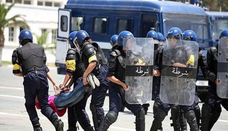 قوات مكافحة الشغب توقف 8 أشخاص من المعتصمين أمام بلدية الناظورة بتيارت