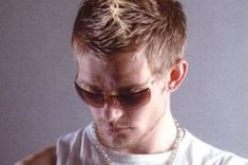 عندما ينفق الرجل أمواله على “اللوك” ويقضي وقته أمام المرآة