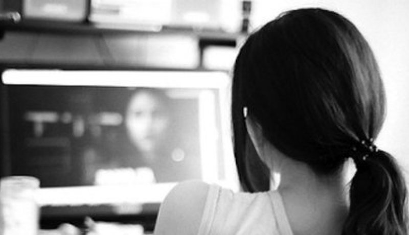 بعد 10 سنوات من اختفائها العثور على فتاة مفقودة في مقهى للانترنت