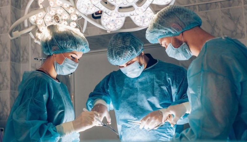 إجراء أول عملية لزرع وجه مزدوج بفرنسا