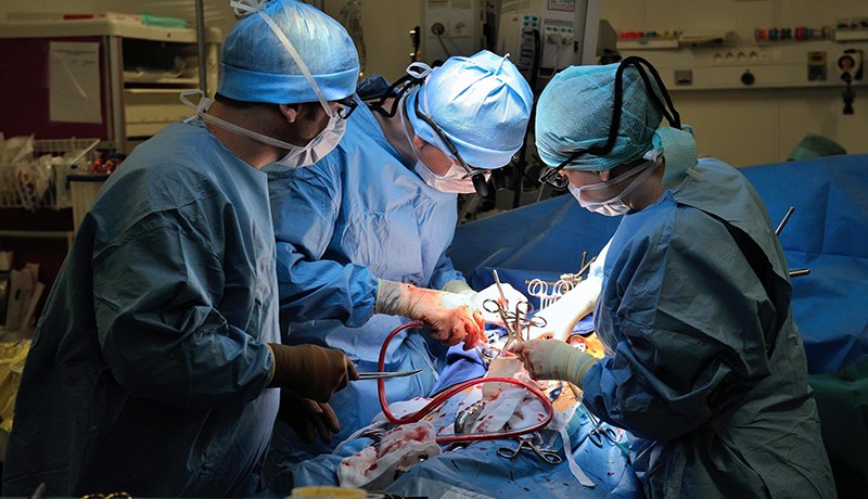 تمديد عمل قاعات الجراحة إلى المساء لتقليل البعثات للخارج