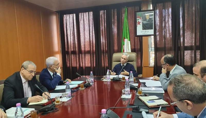 شيتور يلتقي إطارات وزارته ورؤساء الندوات الجهوية