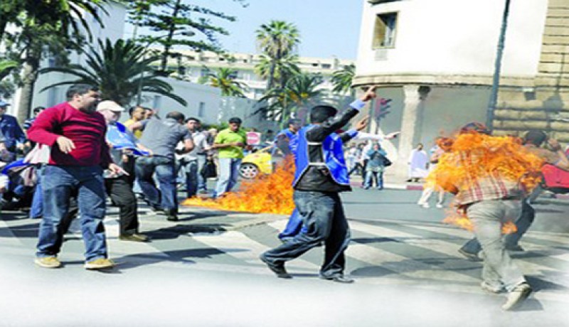 محاولة انتحار بطالين مغربيين حرقا أمام ملحقة بوزارة التربية بالرباط