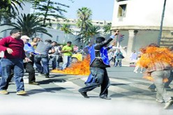 محاولة انتحار بطالين مغربيين حرقا أمام ملحقة بوزارة التربية بالرباط