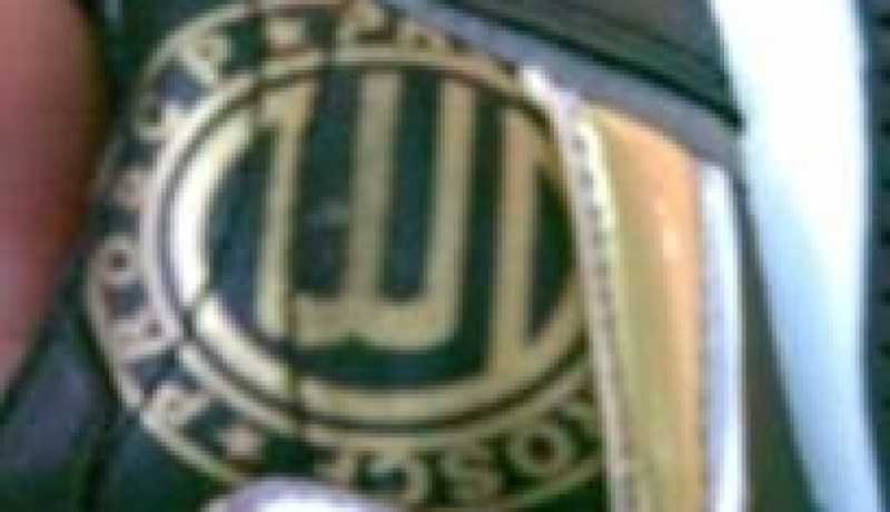أحذية رياضية موجهة للأطفال تحمل اسم الجلالة بأسواق سكيكدة