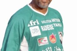 سعدان مطالب بانتزاع “التزكية” على خياراته من اللاعبين طوعا أو كرها