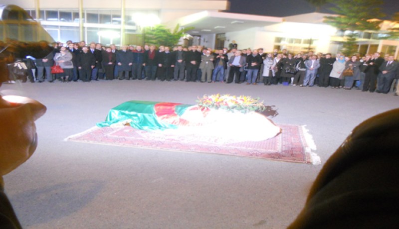 موكب مهيب يرافق جثمان الفنان شريف خدام إلى مثواه الأخير