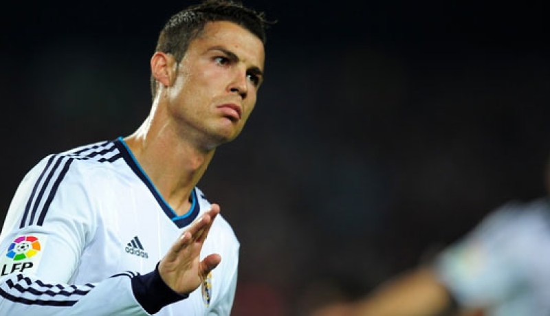 كريستيانو رونالدو: لا أملك هاتف حتى أرد على مكالمات بلاتر