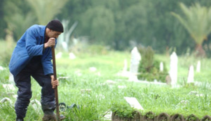 “النهار” تلج عالم “حفّاري القبور” بالجزائر.. تسييج القبر يكلف صاحبه ما بين 4500 و6500 دج وأشخاص امتهنوها منذ 20 سنة وآخرون اضطروا لإخفاء طبيعة عملهم حتى يظفروا بزوجة