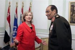 كلينتون في القاهرة لتشجيع الاصلاحات الديموقراطية بعد الثورة