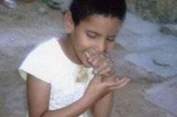 “خلود” براءة تعاني الإعاقة والتهميش منذ الولادة تنتظر التفاتة رمضانية