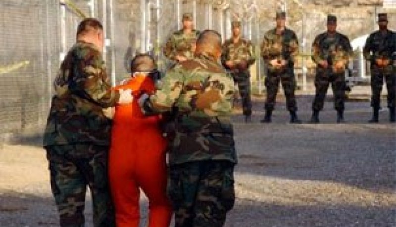 أوباما يغلق معتقل “غوانتانامو”