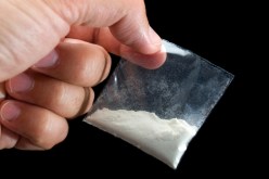 حجز كوكايين وتوقيف شخصين بعد مطاردة سيارة رياضية فخمة في تيبازة