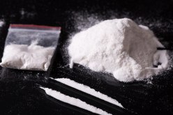 تبسة.. إدانة 5 أشخاص من بينهم فتاتين بـ 12 سنة سجنا نافذا عن تهمة استيراد وتصدير الكوكايين