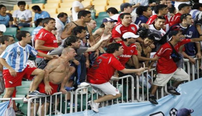 الشغب يجتاح ملاعب كرة القدم في كولومبيا