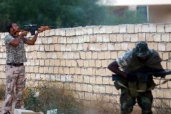 ليبيا: تواصل المعارك بالشرق والغرب والحكومة تتهم “فجر لبيبا” بـ”محاولة عرقلة الحوار الوطني”