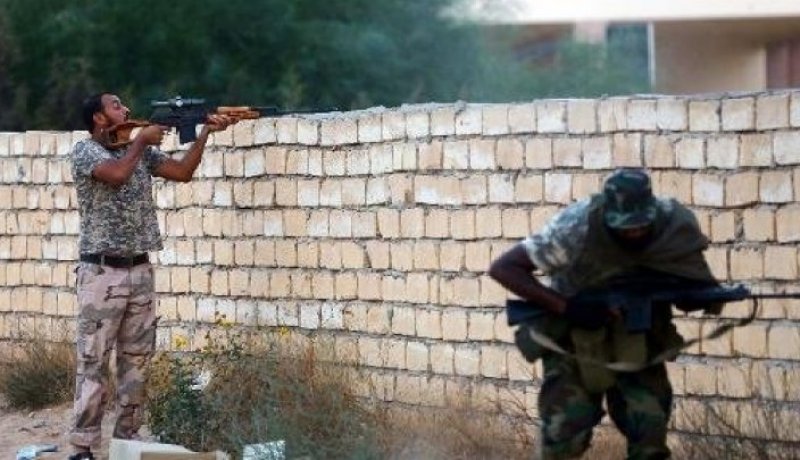 ليبيا: تواصل المعارك بالشرق والغرب والحكومة تتهم “فجر لبيبا” بـ”محاولة عرقلة الحوار الوطني”