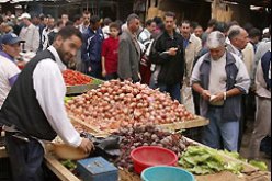 الباعة المتنقلون والسكارى يلوثون جسر المحطة الرئيسية للنقل بمدينة تبسة