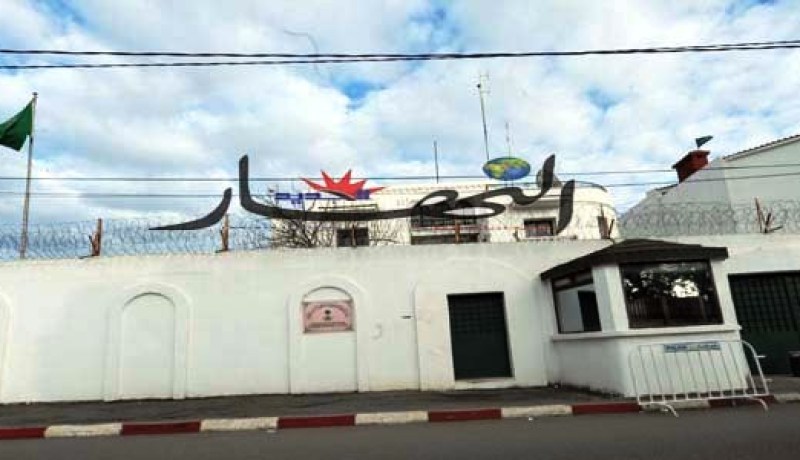 قنصل السعودية‮ ''‬يحكم بحكامو‮''‬