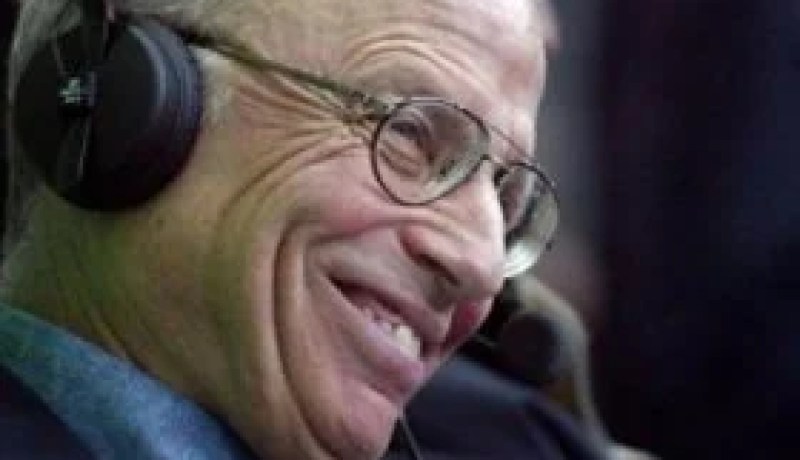 وفاة المعلق الرياضي الفرنسي الشهير تييري رولان