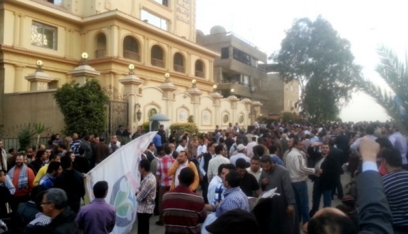 76 مصابا في مواجهات بين مؤيدين ومعارضين للرئيس المصري