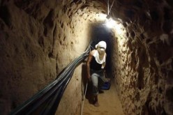 انتشال جثتي فلسطينيين قتلا في انهيار نفق برفح