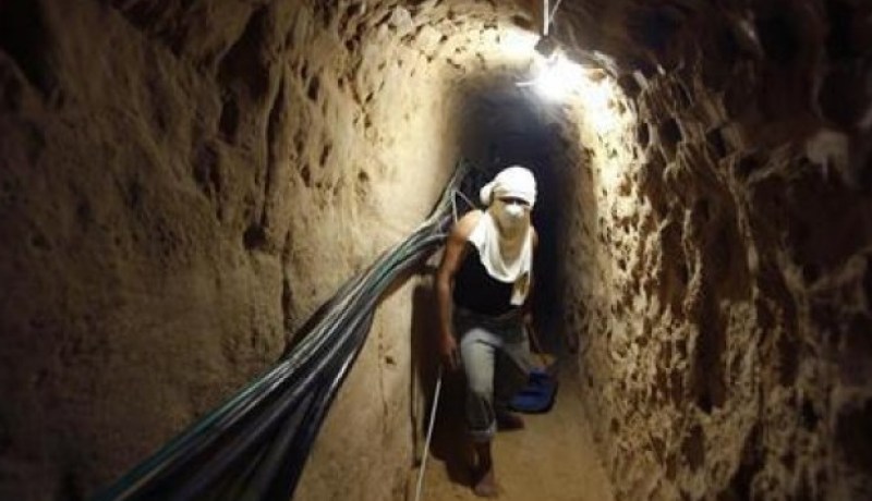 انتشال جثتي فلسطينيين قتلا في انهيار نفق برفح