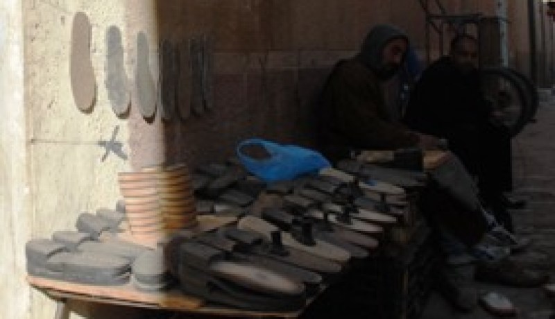 مصلح أحذية يتحول إلى “راقي” ويسرق 165 مليون سنتيم