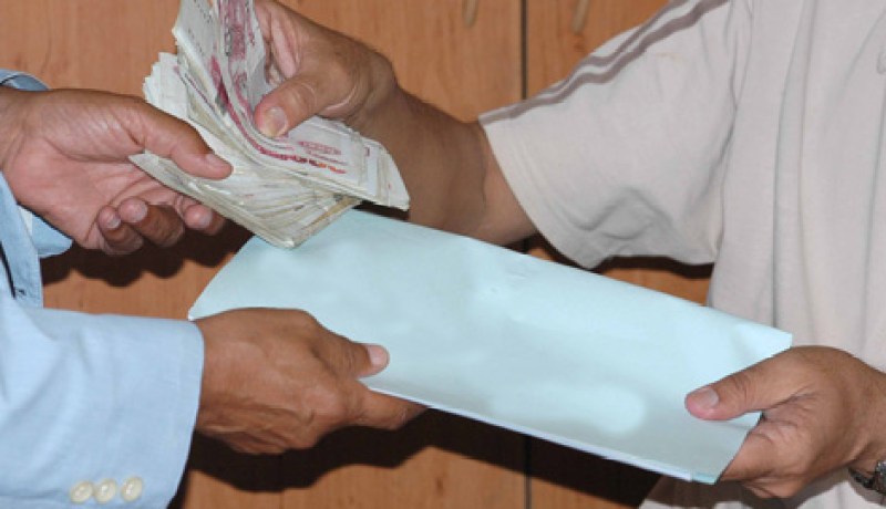 رئيس أمن ولاية تيزي وزو السابق يجهض كمينا للإيقاع بمحافظ شرطة متلبسا بالرشوة