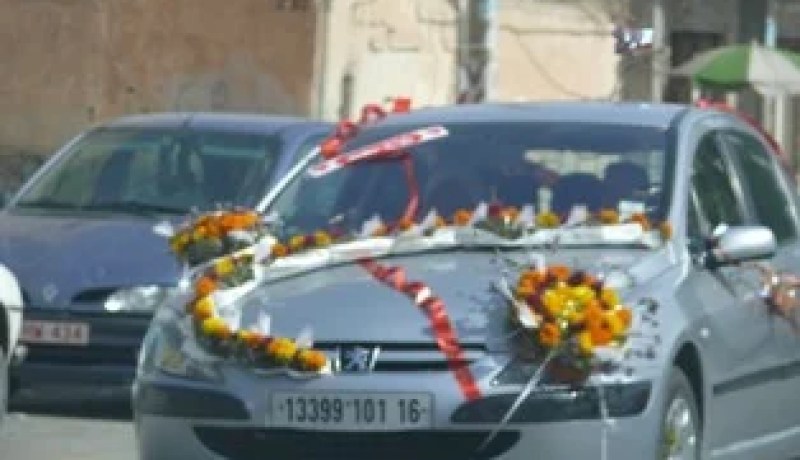 شباب يفضلون الارتباط على شاكلة الآباء والأجداد